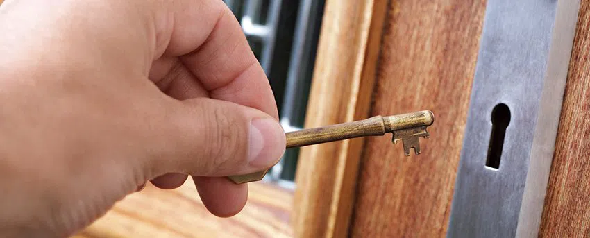 Central Locksmith Store La Puente, CA 626-381-9727 - lockout-service-01